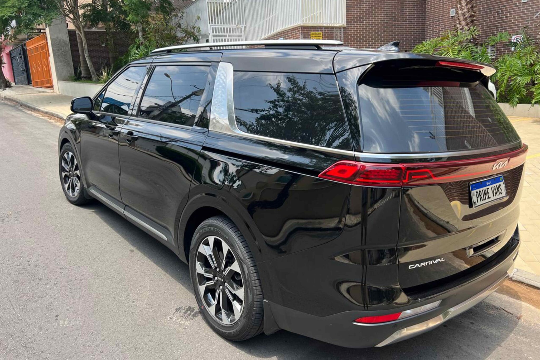 Kia-Carnival_2